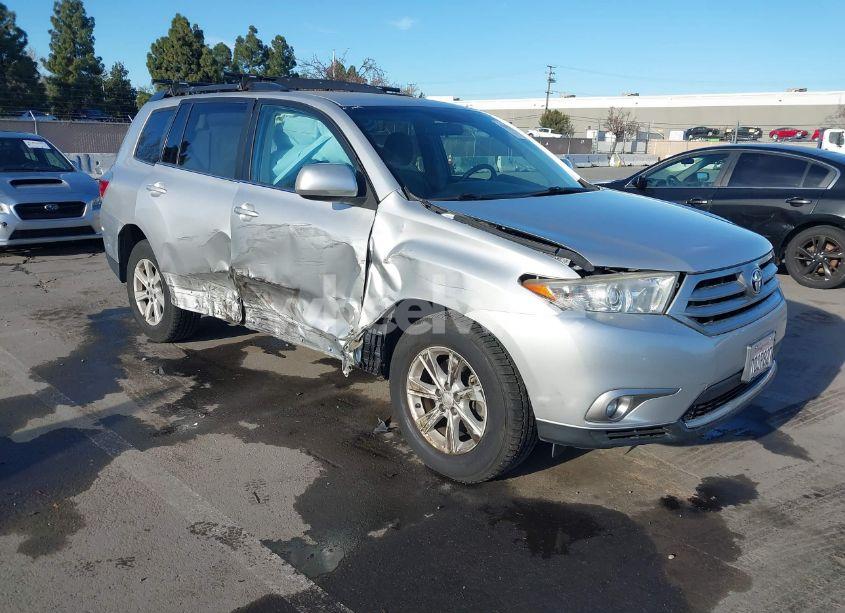 2013 Toyota Highlander BASE PLUS V6 (VIN 5TDBK3EH1DS269615) main photo