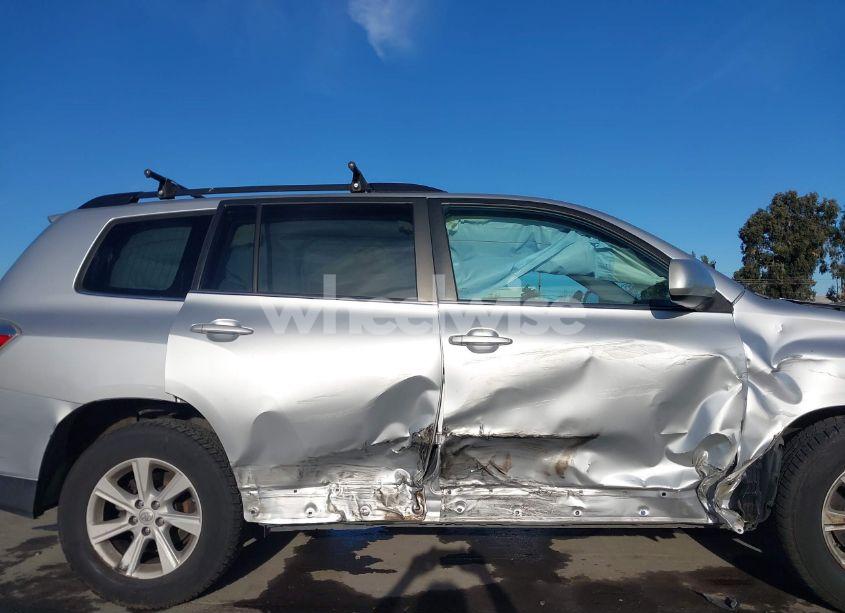 Photo 13 of 2013 Toyota Highlander BASE PLUS V6 (VIN 5TDBK3EH1DS269615)