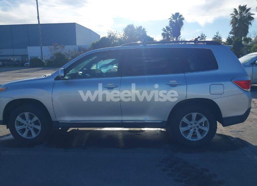 Photo 14 of 2013 Toyota Highlander BASE PLUS V6 (VIN 5TDBK3EH1DS269615)