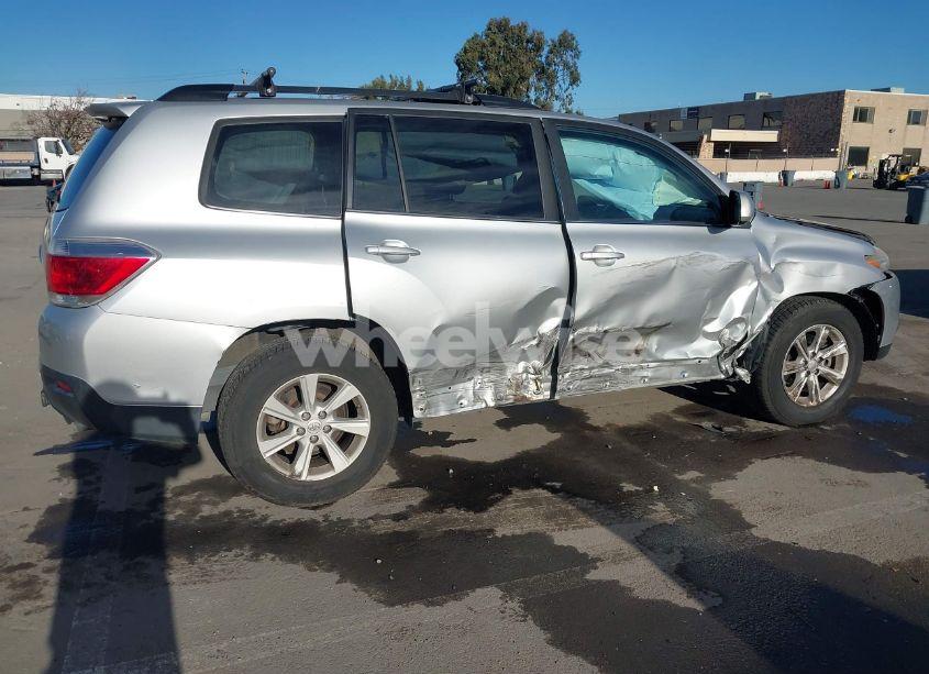 Photo 4 of 2013 Toyota Highlander BASE PLUS V6 (VIN 5TDBK3EH1DS269615)