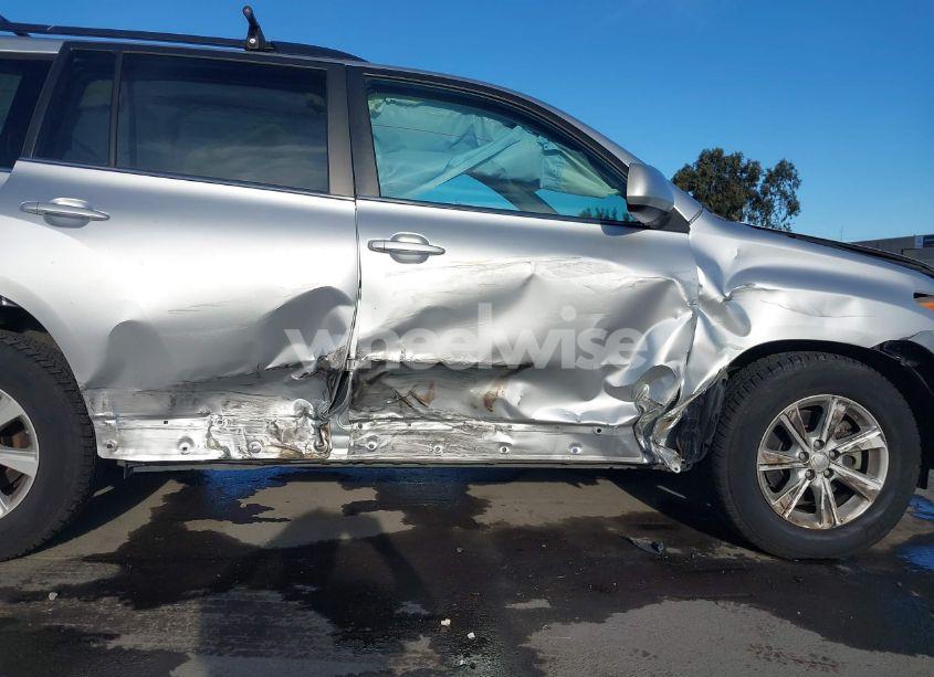 Photo 6 of 2013 Toyota Highlander BASE PLUS V6 (VIN 5TDBK3EH1DS269615)