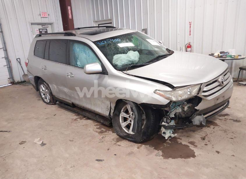 2013 Toyota Highlander SE V6 (VIN 5TDBK3EH1DS270196) main photo