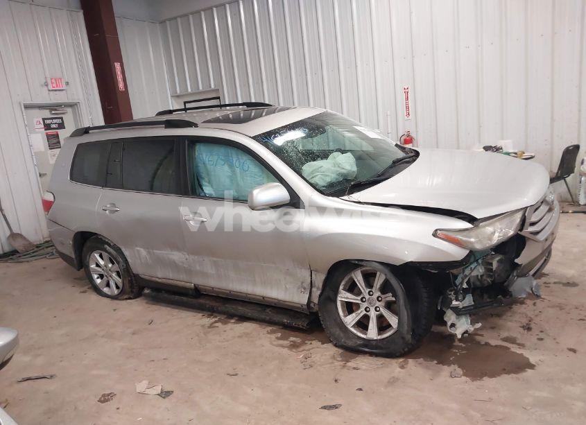 Photo 13 of 2013 Toyota Highlander SE V6 (VIN 5TDBK3EH1DS270196)