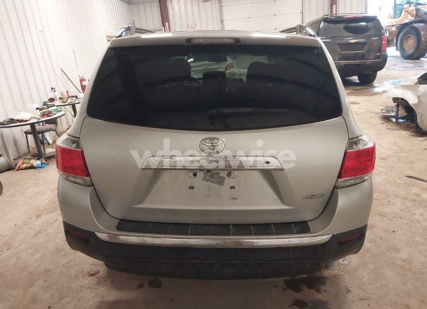 Photo 16 of 2013 Toyota Highlander SE V6 (VIN 5TDBK3EH1DS270196)
