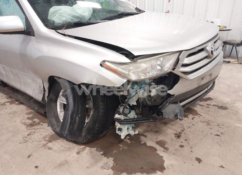 Photo 6 of 2013 Toyota Highlander SE V6 (VIN 5TDBK3EH1DS270196)