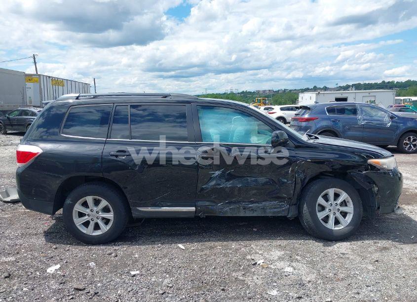Photo 12 of 2013 Toyota Highlander SE V6 (VIN 5TDBK3EH1DS270828)