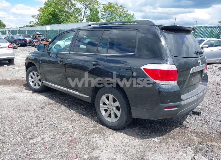 Photo 3 of 2013 Toyota Highlander SE V6 (VIN 5TDBK3EH1DS270828)