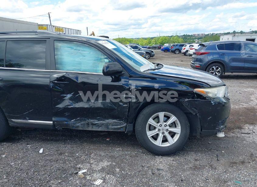 Photo 6 of 2013 Toyota Highlander SE V6 (VIN 5TDBK3EH1DS270828)