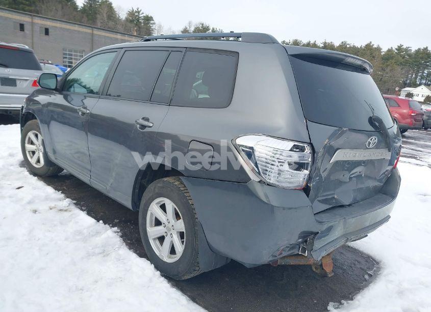 Photo 3 of 2010 Toyota Highlander BASE V6 (VIN 5TDBK3EH2AS032742)