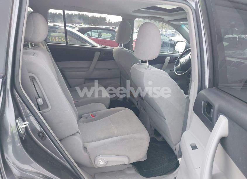 Photo 8 of 2010 Toyota Highlander BASE V6 (VIN 5TDBK3EH2AS032742)