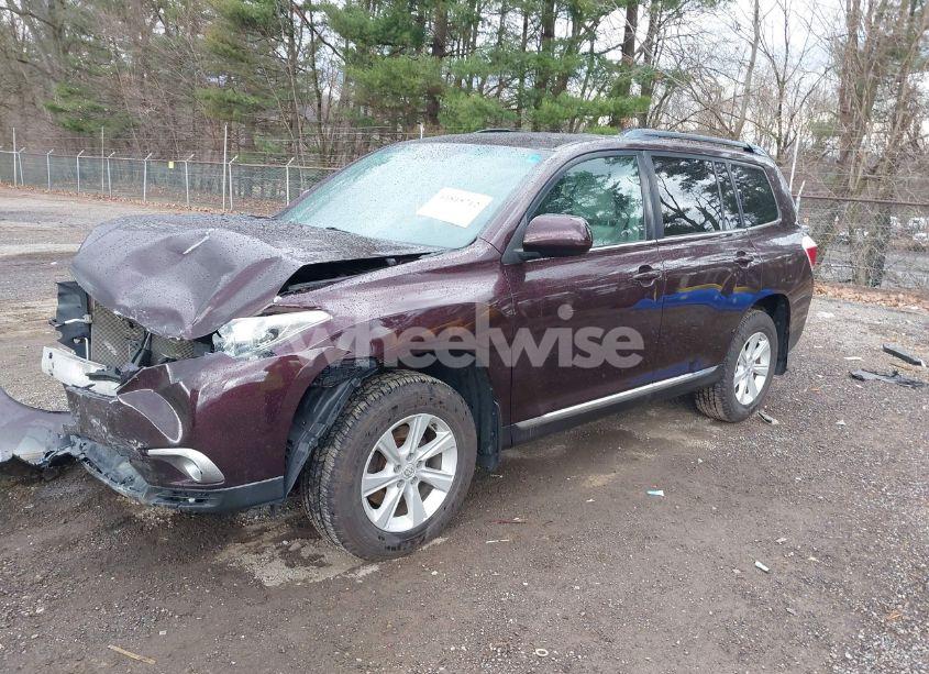Photo 2 of 2011 Toyota Highlander BASE V6 (VIN 5TDBK3EH2BS054838)