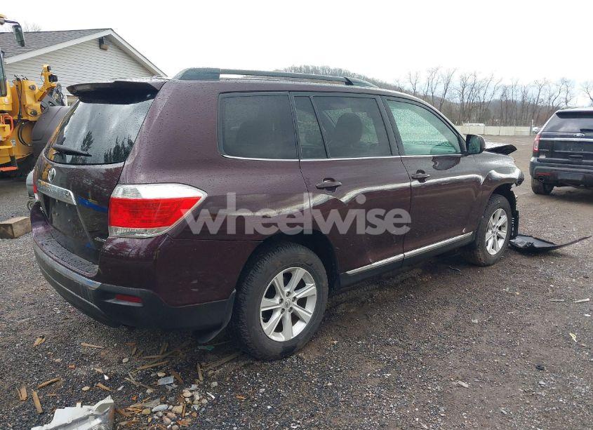 Photo 4 of 2011 Toyota Highlander BASE V6 (VIN 5TDBK3EH2BS054838)