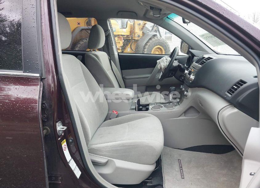 Photo 5 of 2011 Toyota Highlander BASE V6 (VIN 5TDBK3EH2BS054838)