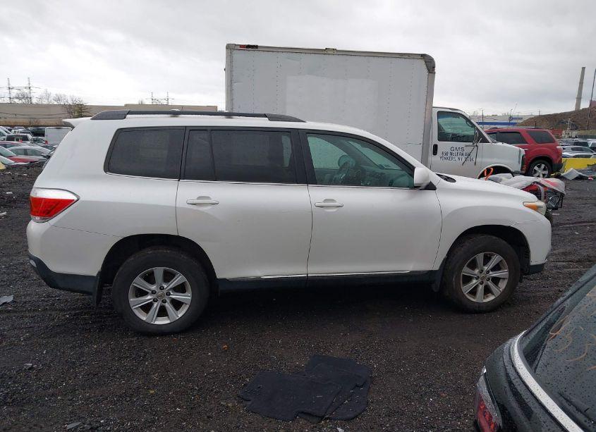 Photo 13 of 2011 Toyota Highlander SE (VIN 5TDBK3EH2BS060705)