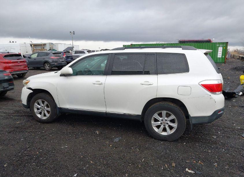 Photo 14 of 2011 Toyota Highlander SE (VIN 5TDBK3EH2BS060705)