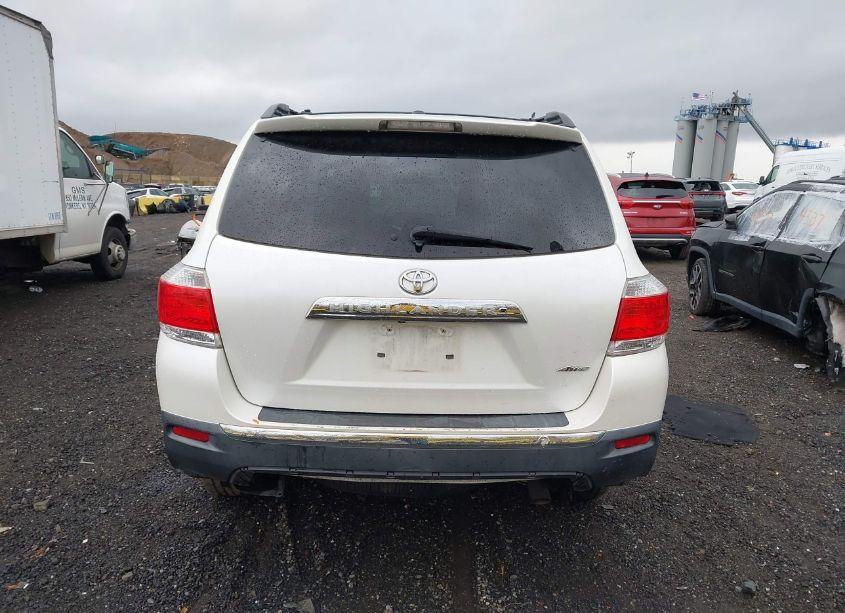 Photo 16 of 2011 Toyota Highlander SE (VIN 5TDBK3EH2BS060705)