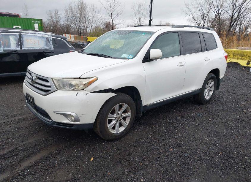 Photo 2 of 2011 Toyota Highlander SE (VIN 5TDBK3EH2BS060705)