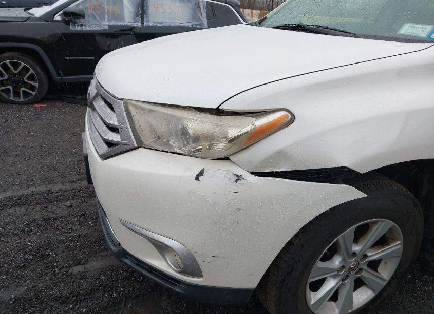 Photo 20 of 2011 Toyota Highlander SE (VIN 5TDBK3EH2BS060705)