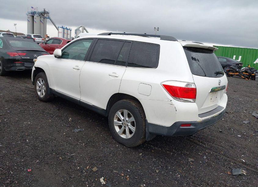 Photo 3 of 2011 Toyota Highlander SE (VIN 5TDBK3EH2BS060705)