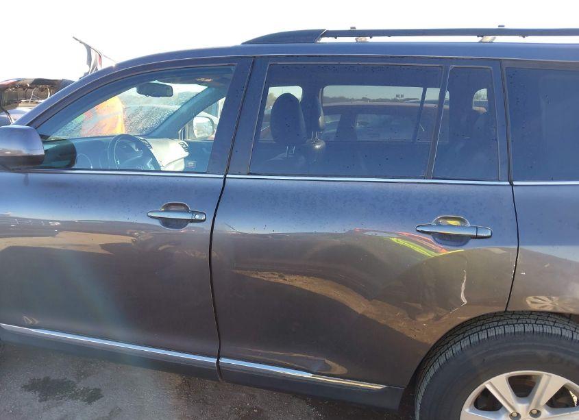 Photo 14 of 2012 Toyota Highlander SE V6 (VIN 5TDBK3EH2CS109001)