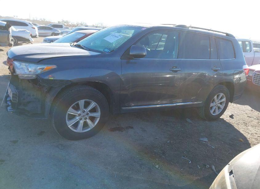 Photo 2 of 2012 Toyota Highlander SE V6 (VIN 5TDBK3EH2CS109001)
