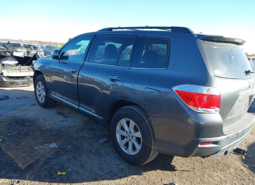 Photo 3 of 2012 Toyota Highlander SE V6 (VIN 5TDBK3EH2CS109001)