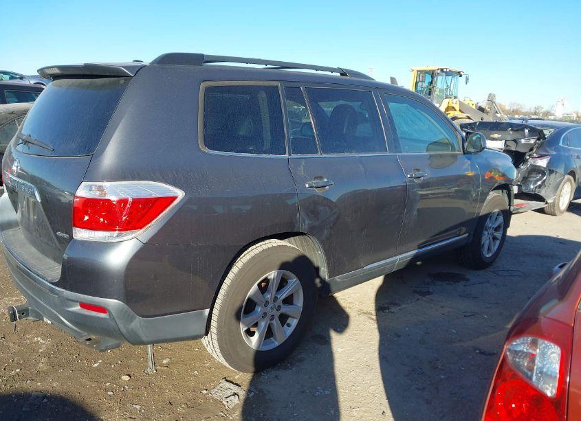 Photo 4 of 2012 Toyota Highlander SE V6 (VIN 5TDBK3EH2CS109001)