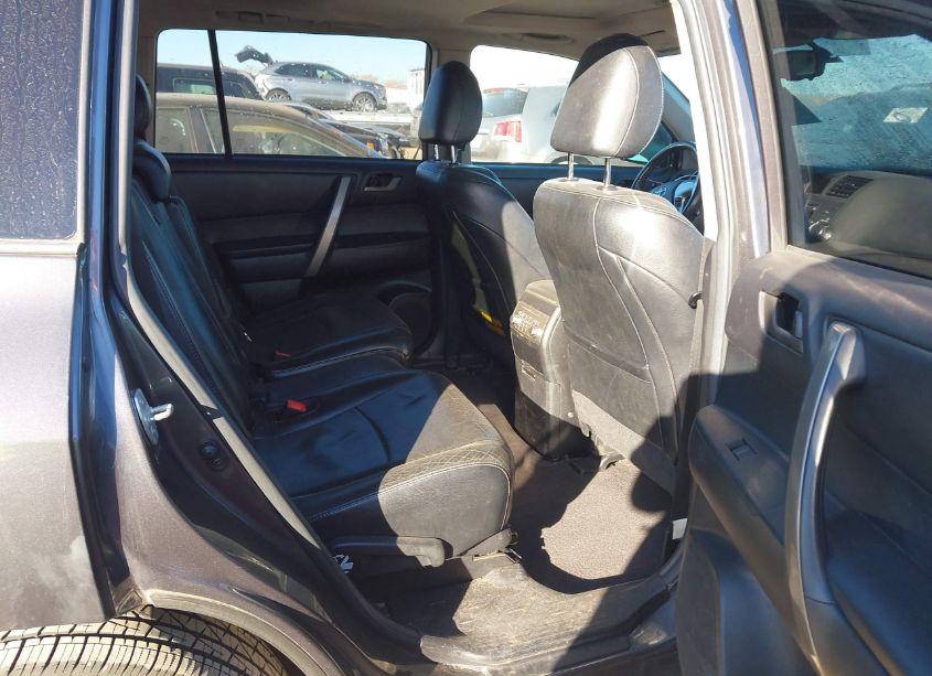 Photo 8 of 2012 Toyota Highlander SE V6 (VIN 5TDBK3EH2CS109001)