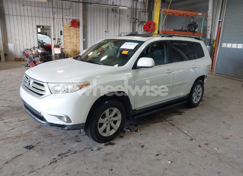 Photo 2 of 2012 Toyota Highlander SE V6 (VIN 5TDBK3EH2CS162474)