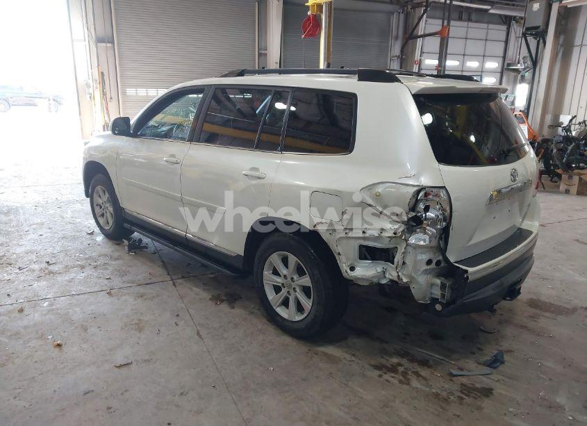 Photo 3 of 2012 Toyota Highlander SE V6 (VIN 5TDBK3EH2CS162474)