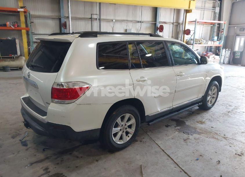 Photo 4 of 2012 Toyota Highlander SE V6 (VIN 5TDBK3EH2CS162474)
