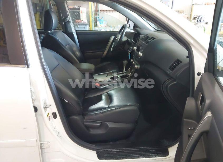 Photo 5 of 2012 Toyota Highlander SE V6 (VIN 5TDBK3EH2CS162474)