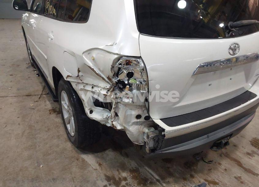 Photo 6 of 2012 Toyota Highlander SE V6 (VIN 5TDBK3EH2CS162474)