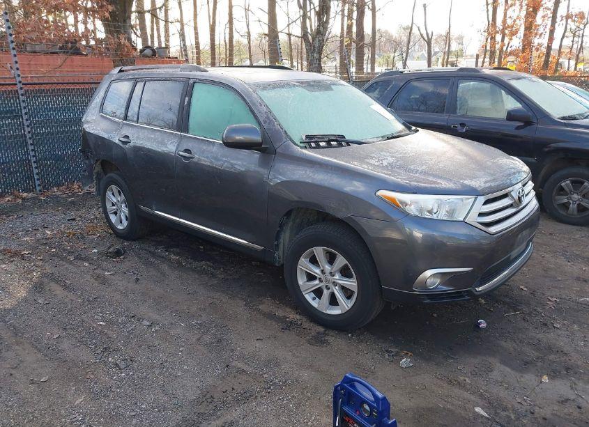 2013 Toyota Highlander SE V6 (VIN 5TDBK3EH2DS178613) main photo