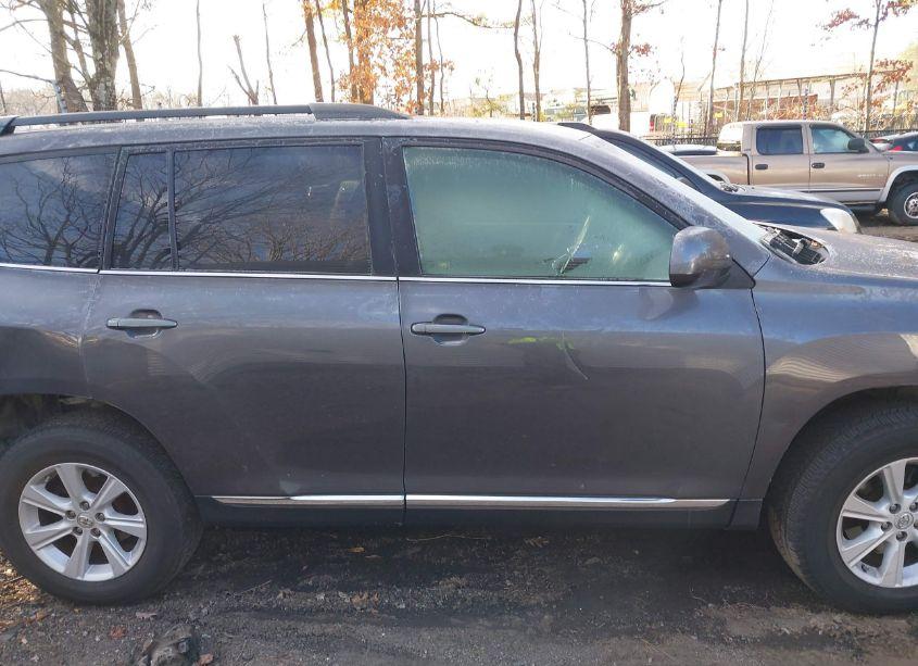 Photo 13 of 2013 Toyota Highlander SE V6 (VIN 5TDBK3EH2DS178613)