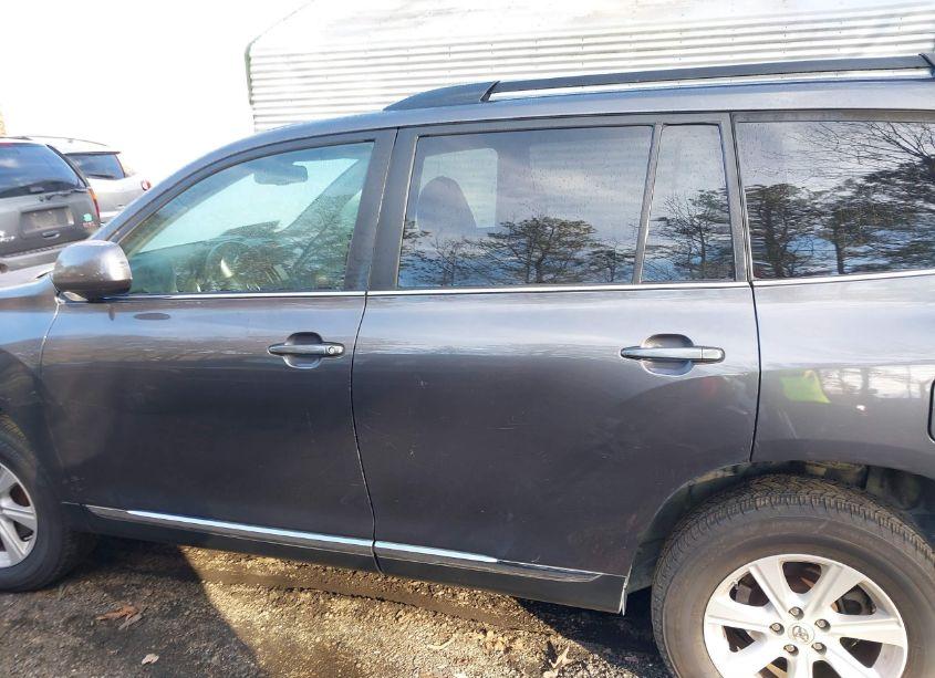 Photo 14 of 2013 Toyota Highlander SE V6 (VIN 5TDBK3EH2DS178613)