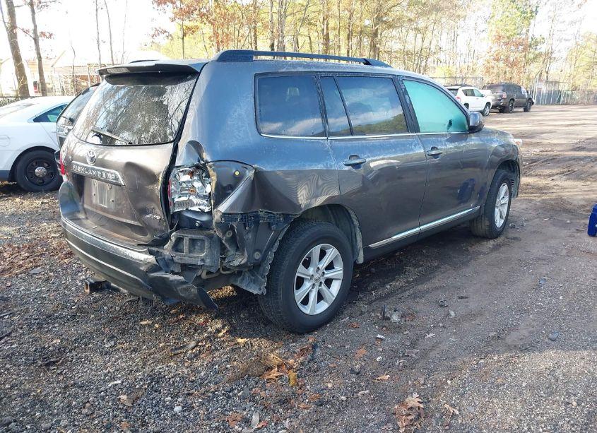 Photo 4 of 2013 Toyota Highlander SE V6 (VIN 5TDBK3EH2DS178613)