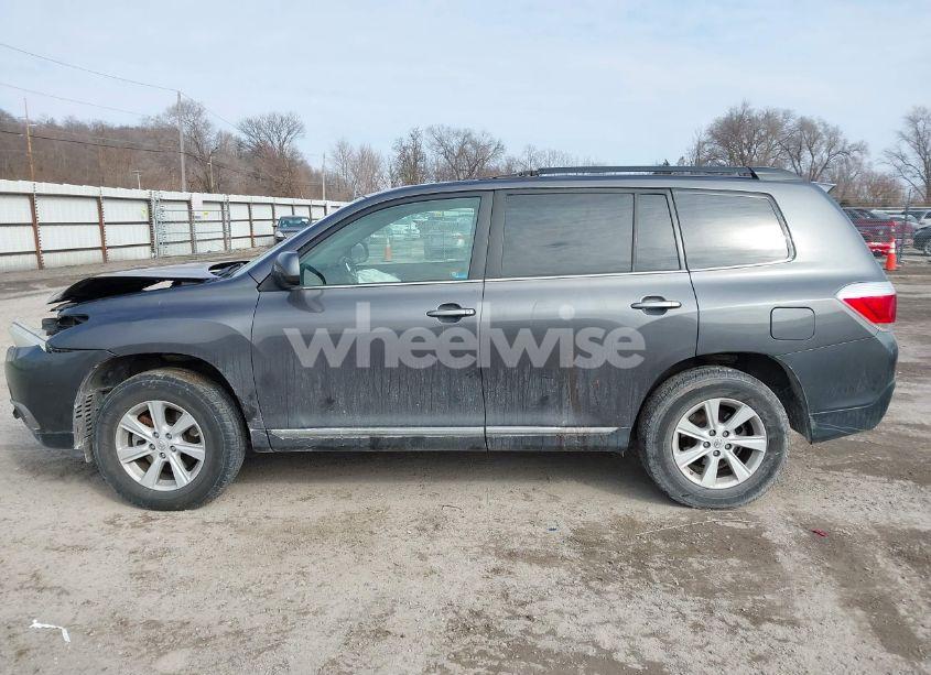 Photo 15 of 2013 Toyota Highlander SE V6 (VIN 5TDBK3EH2DS213098)