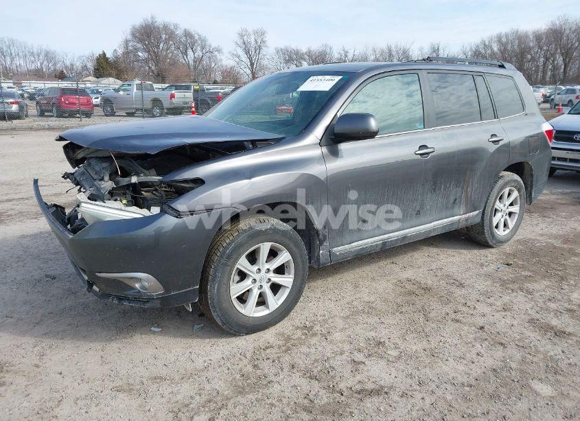 Photo 2 of 2013 Toyota Highlander SE V6 (VIN 5TDBK3EH2DS213098)