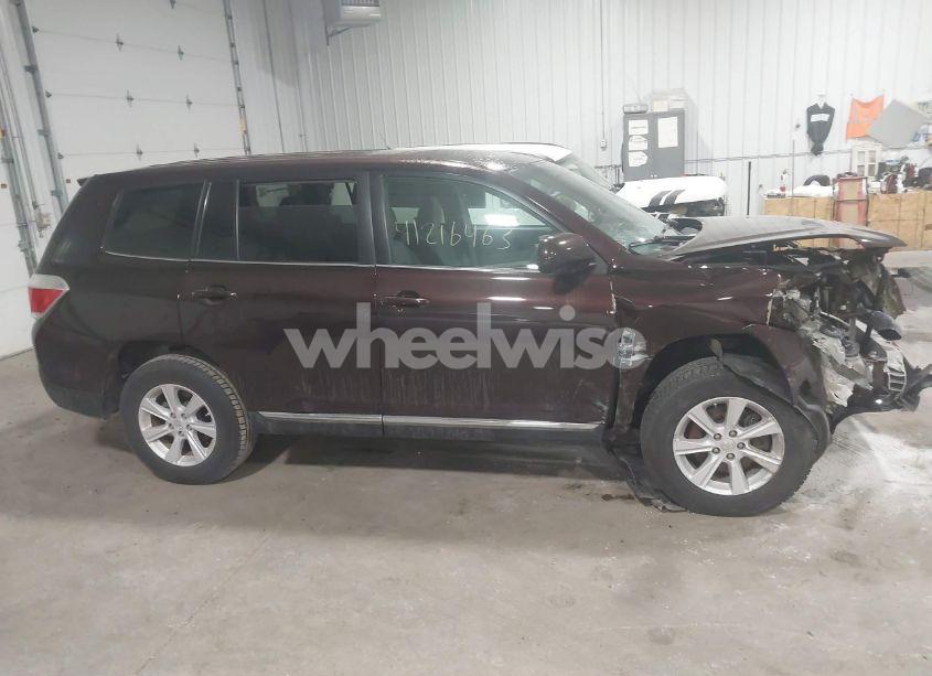 Photo 13 of 2013 Toyota Highlander BASE V6 (VIN 5TDBK3EH2DS265394)