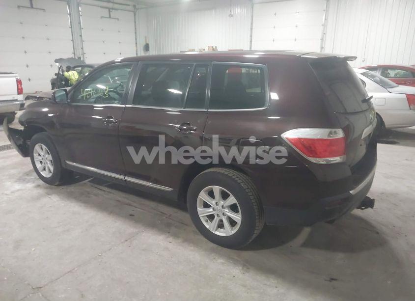 Photo 3 of 2013 Toyota Highlander BASE V6 (VIN 5TDBK3EH2DS265394)