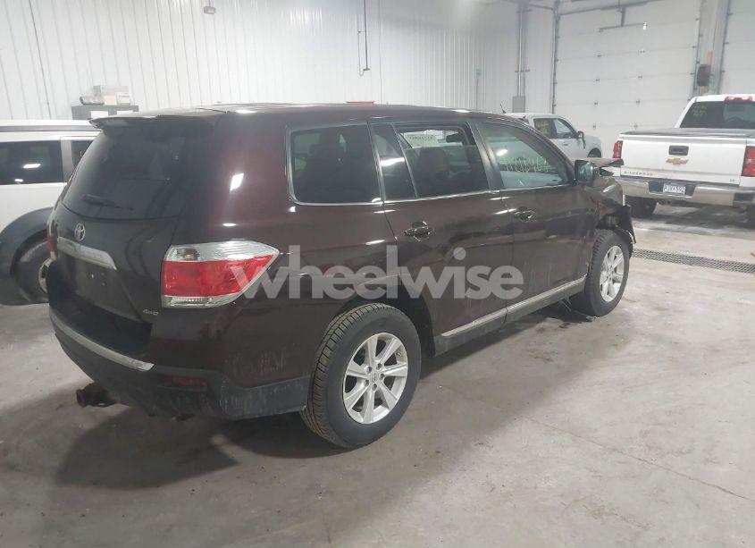 Photo 4 of 2013 Toyota Highlander BASE V6 (VIN 5TDBK3EH2DS265394)