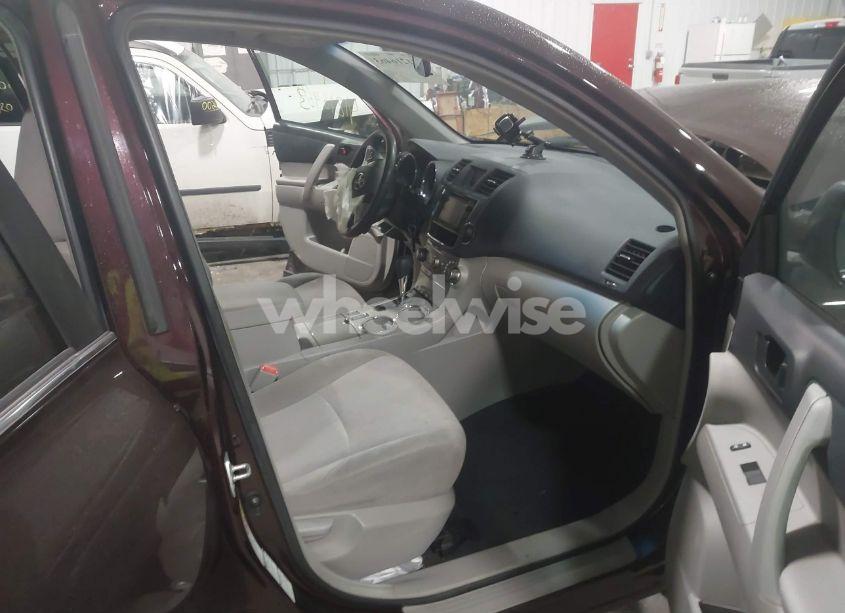 Photo 5 of 2013 Toyota Highlander BASE V6 (VIN 5TDBK3EH2DS265394)