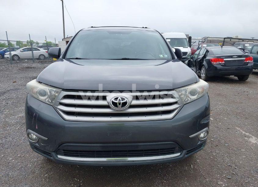 Photo 12 of 2013 Toyota Highlander SE V6 (VIN 5TDBK3EH2DS276136)