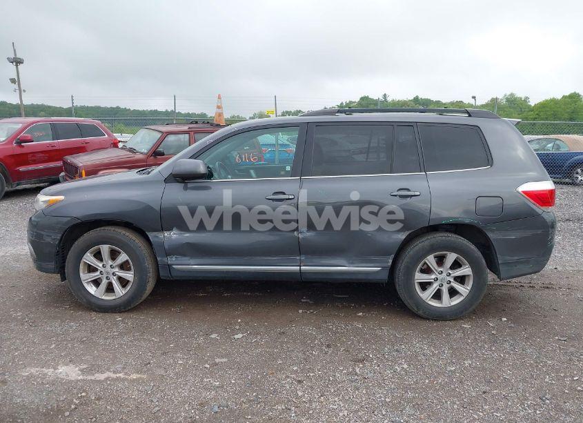 Photo 14 of 2013 Toyota Highlander SE V6 (VIN 5TDBK3EH2DS276136)