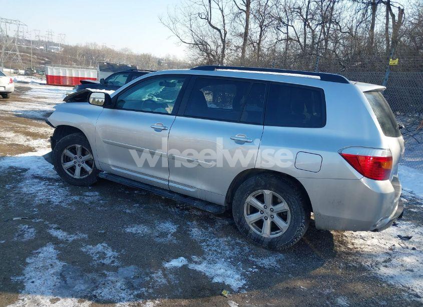 Photo 3 of 2010 Toyota Highlander BASE V6 (VIN 5TDBK3EH3AS004321)