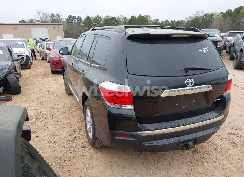 Photo 3 of 2011 Toyota Highlander SE V6 (VIN 5TDBK3EH3BS081417)