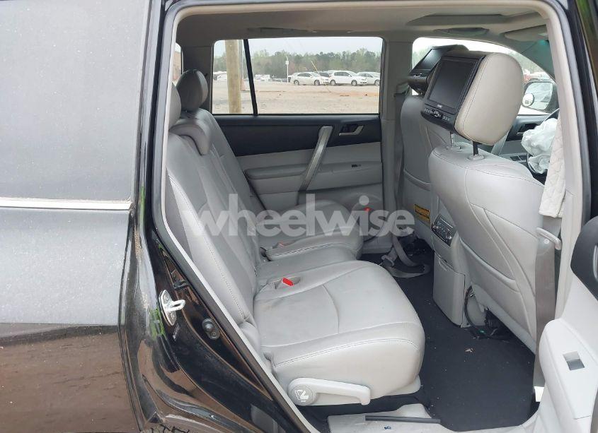 Photo 8 of 2011 Toyota Highlander SE V6 (VIN 5TDBK3EH3BS081417)