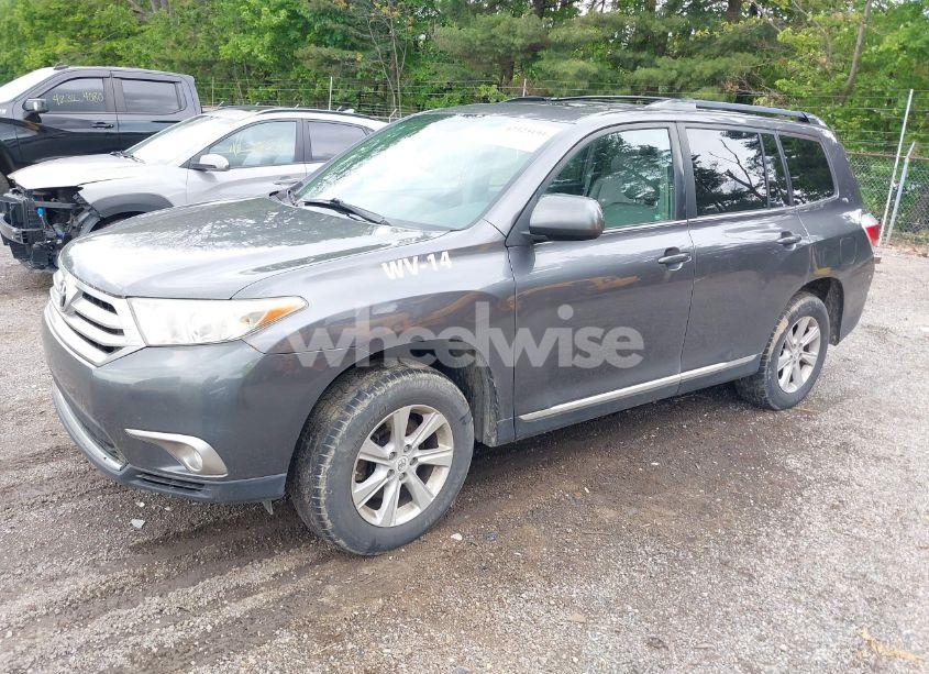 Photo 2 of 2011 Toyota Highlander SE V6 (VIN 5TDBK3EH3BS085242)