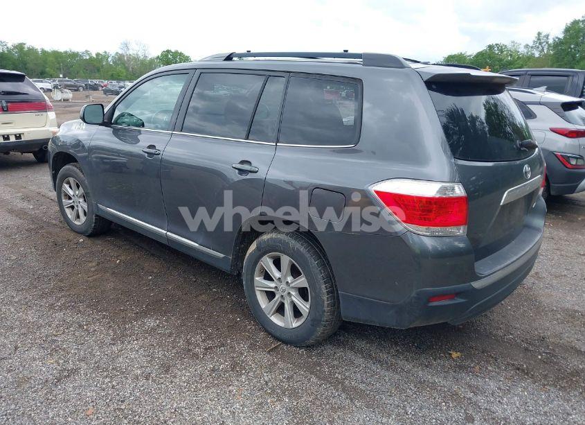 Photo 3 of 2011 Toyota Highlander SE V6 (VIN 5TDBK3EH3BS085242)